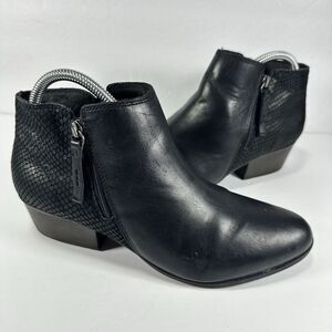 Clarks Women's Black Leather Ankle Boots Size 9.5 M Snakeskin Embossed Heel Zip